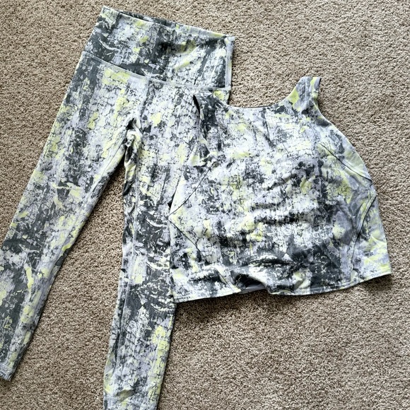 Limited Edition Lululemon - Picture 1 of 3